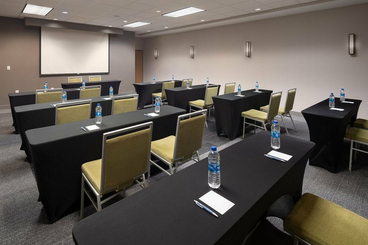 Фото Four Points by Sheraton Chicago Schaumburg