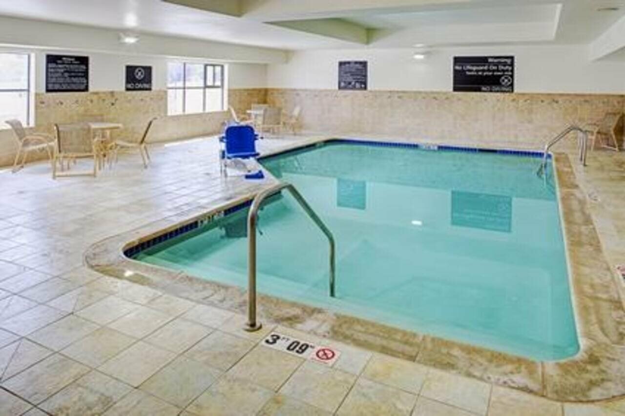 Фото Hampton Inn & Suites Lancaster