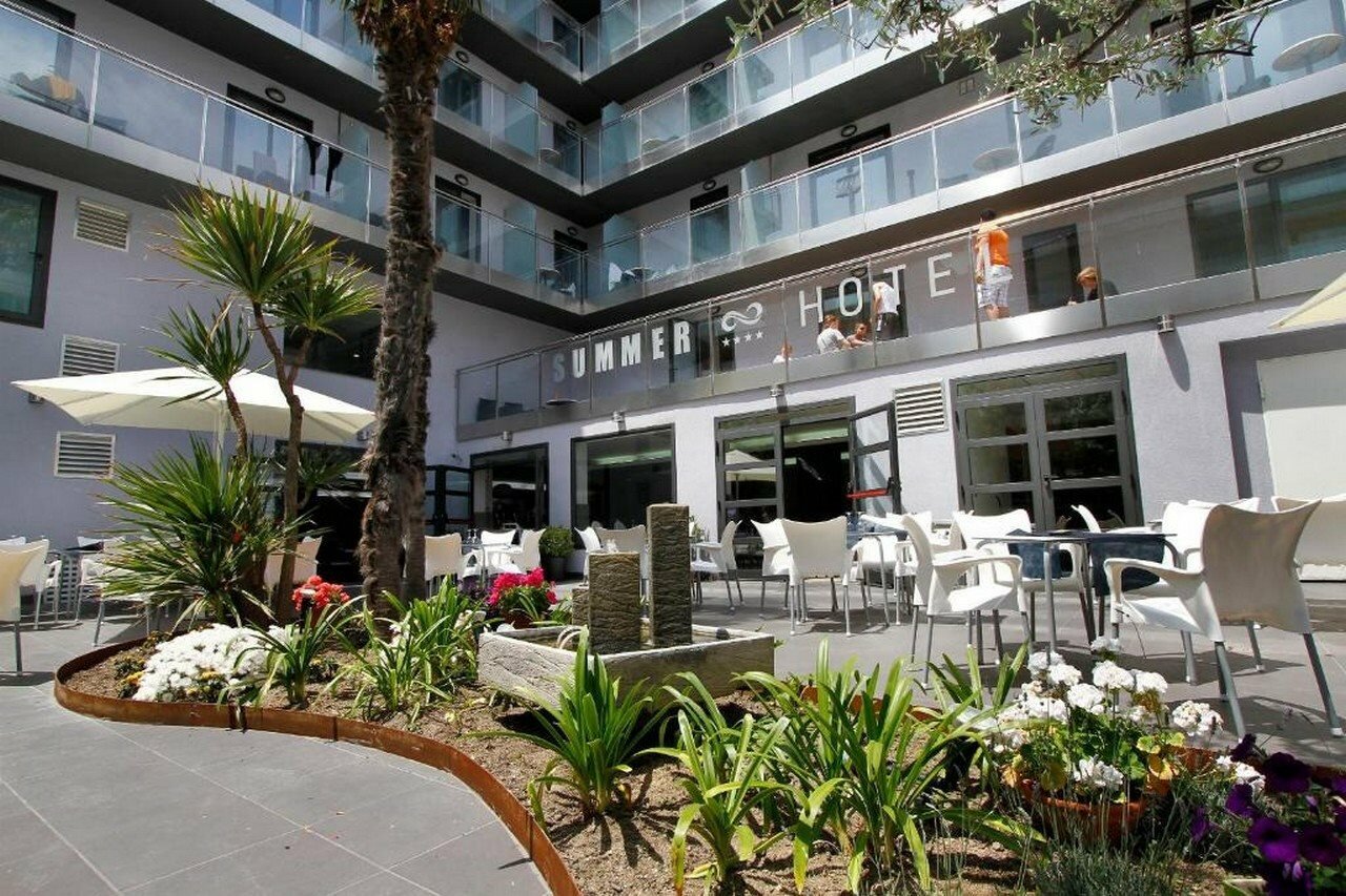 Фото Summer Hotel