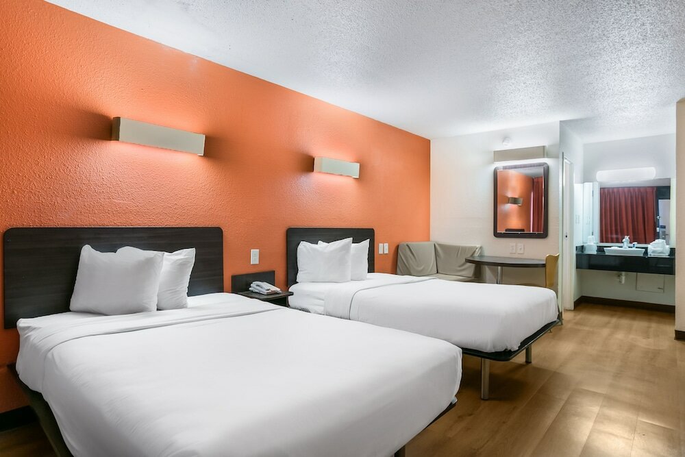 Фото Rodeway Inn Baltimore - Inner Harbor South