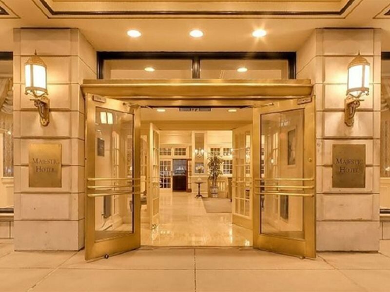 Фото Le Meridien St. Louis Downtown