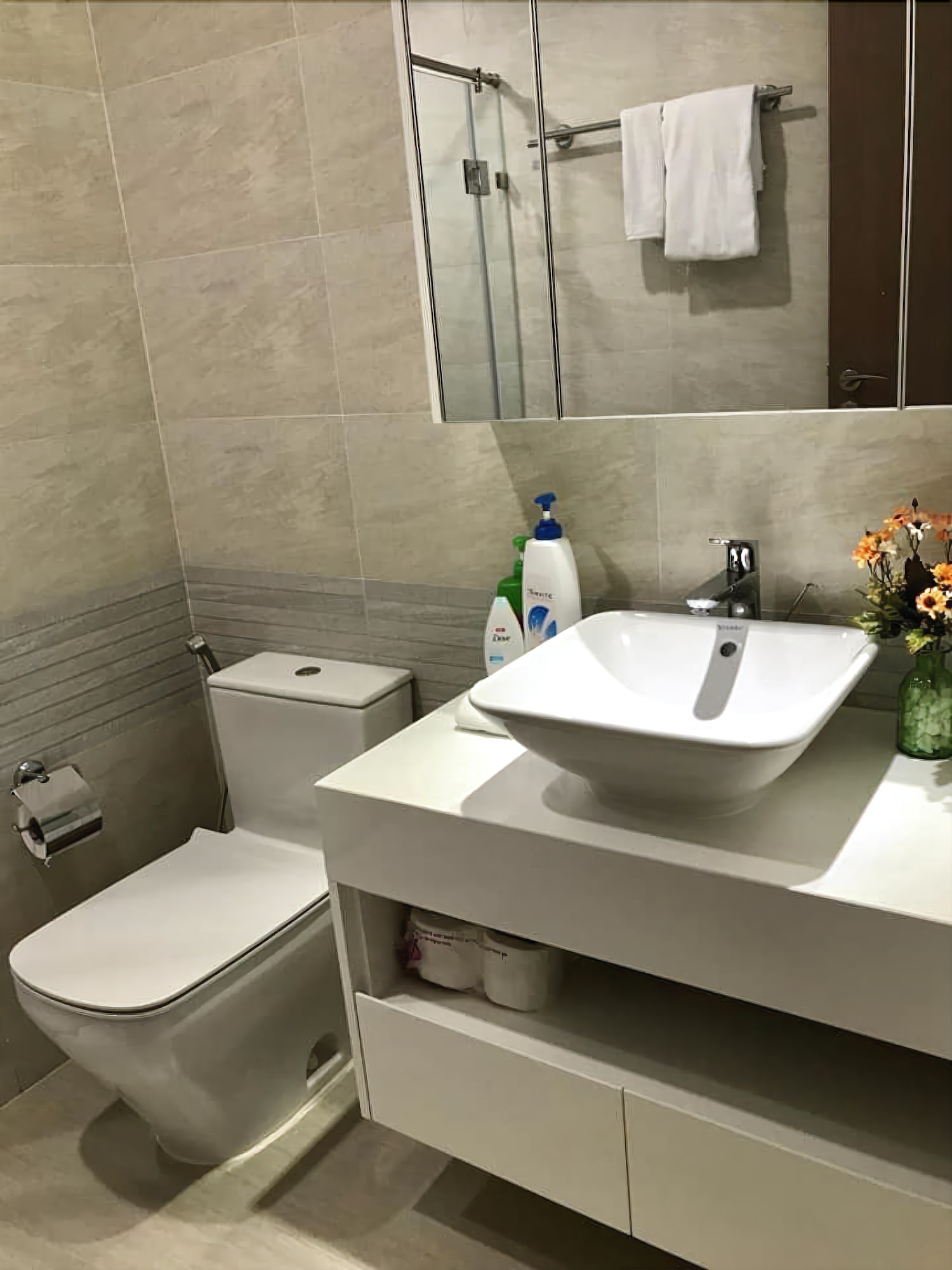 Фото Bayhomes Metropolis Serviced Apartment