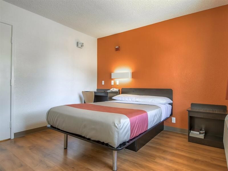 Фото Motel 6 San Diego, Ca - North