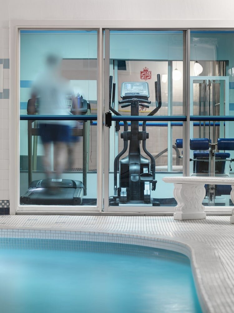 Фото Royal Scot Hotel & Suites