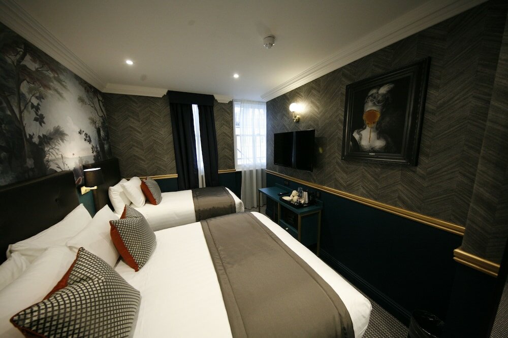 Фото The Portico Hotel