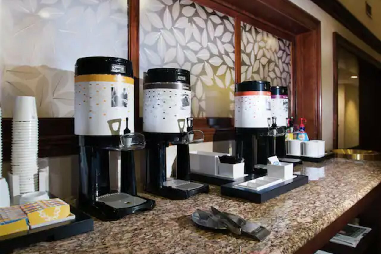 Фото Hampton Inn Linden