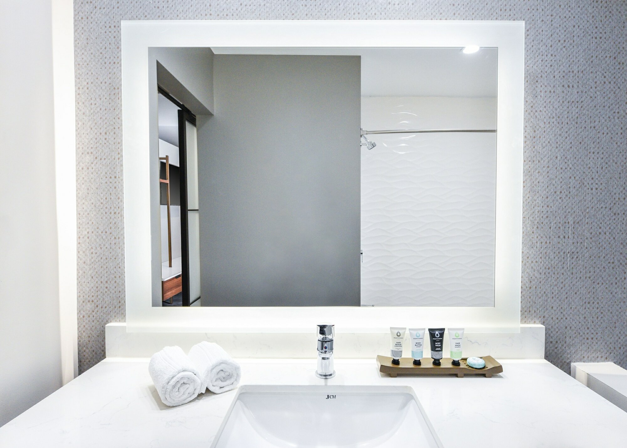Фото Hollywood Inn Suites Hotel