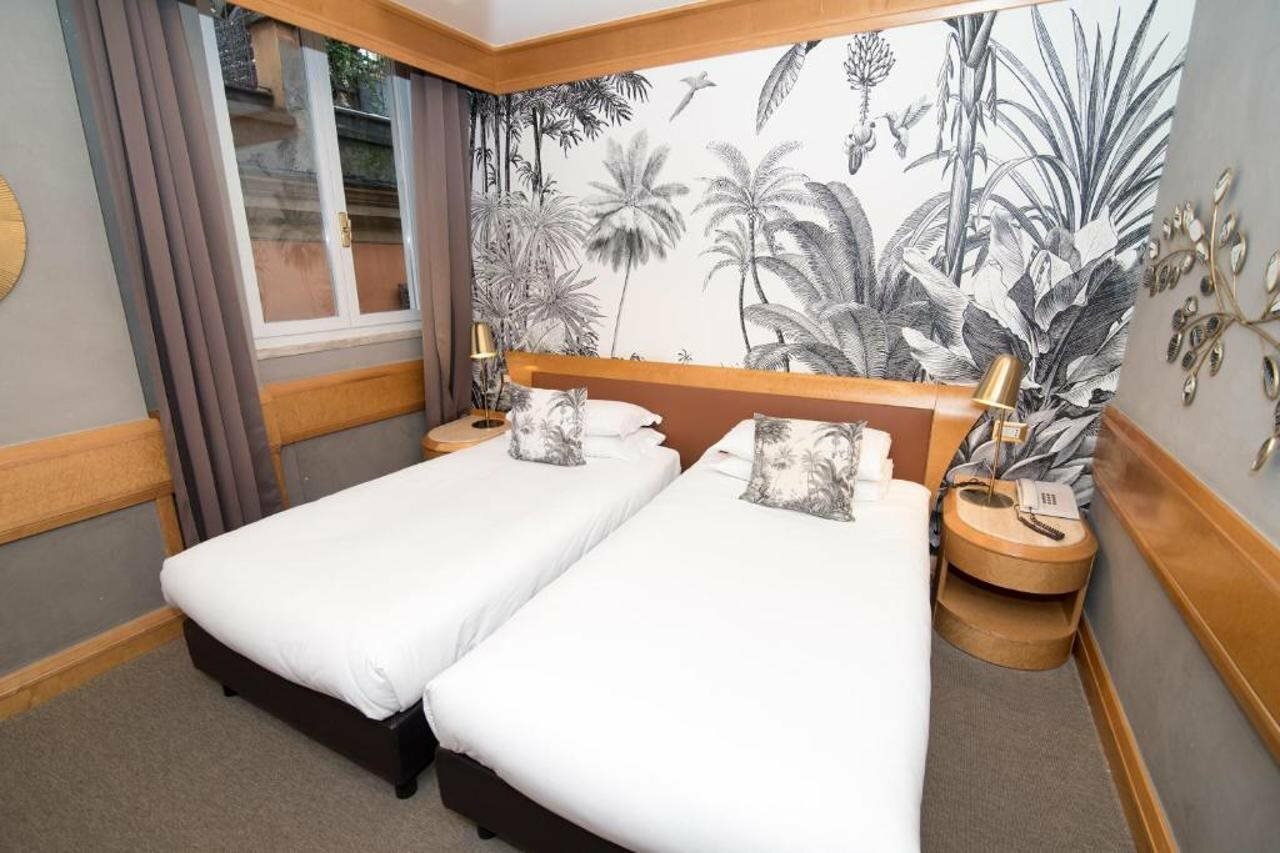 Фото Hotel White