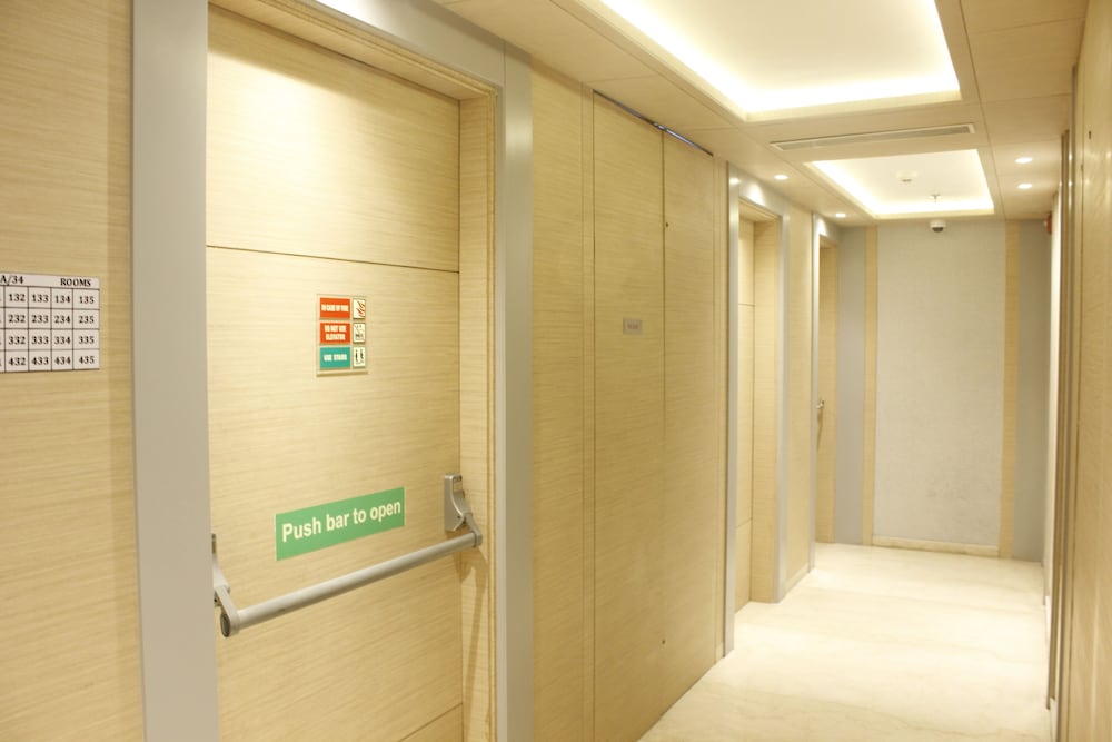 Фото Hotel Swati Deluxe