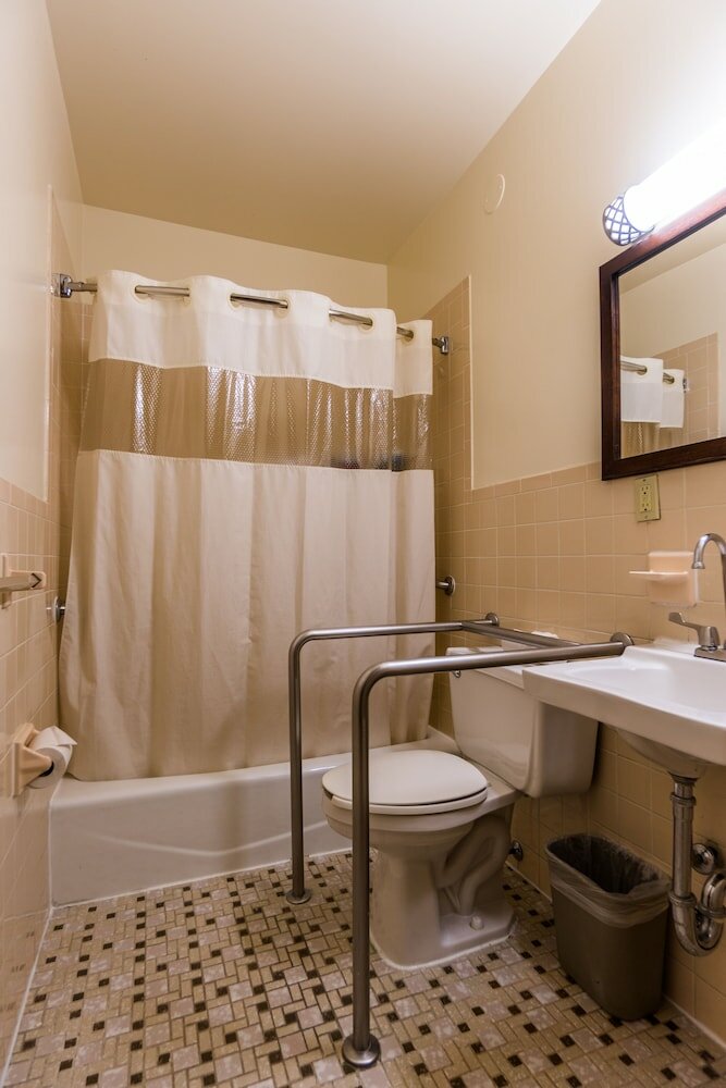 Фото Americana Inn