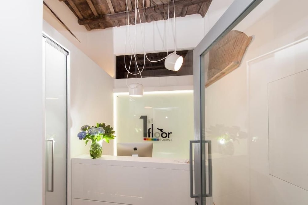 Фото First Floor