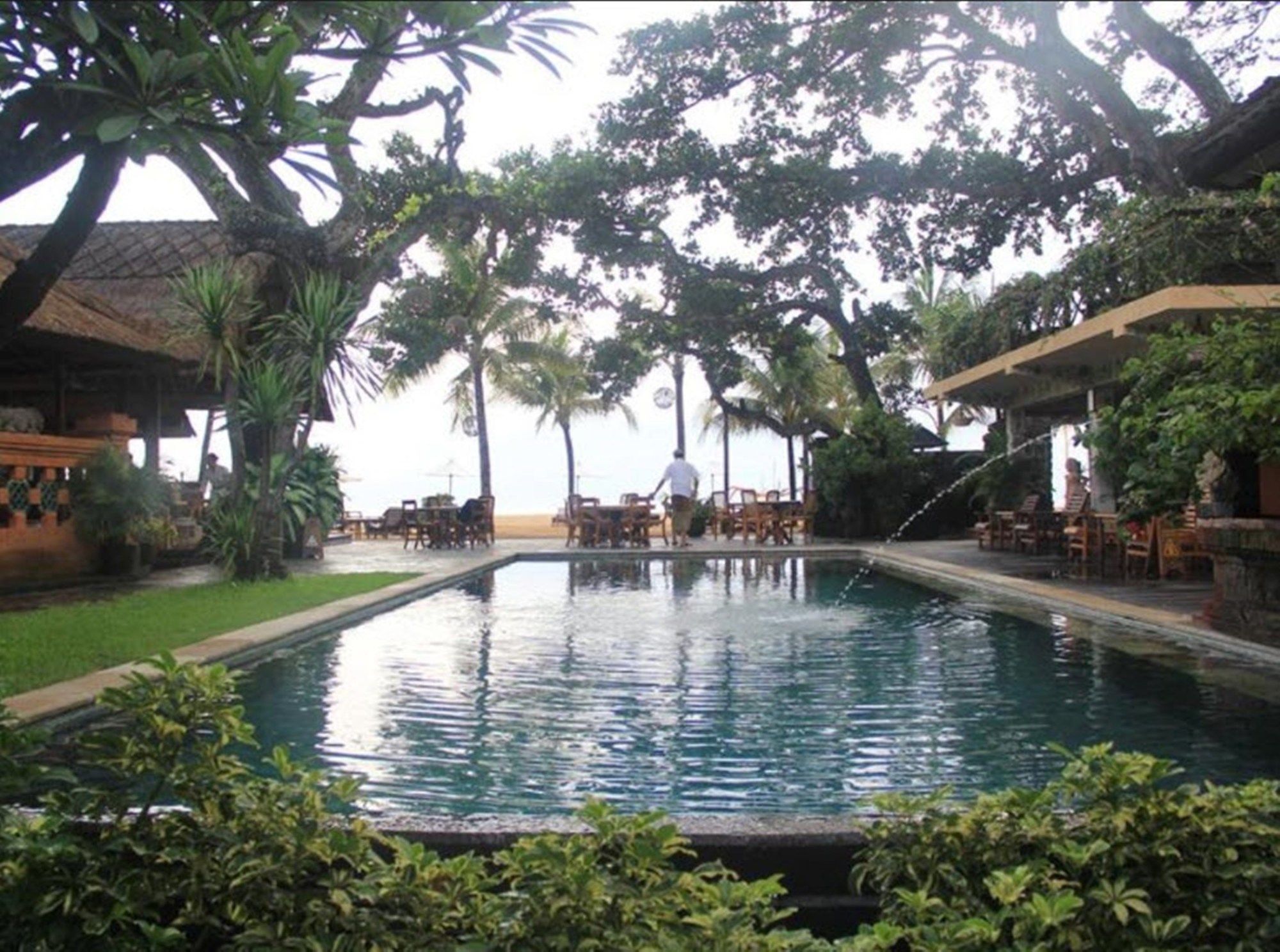 Фото Tandjung Sari Hotel