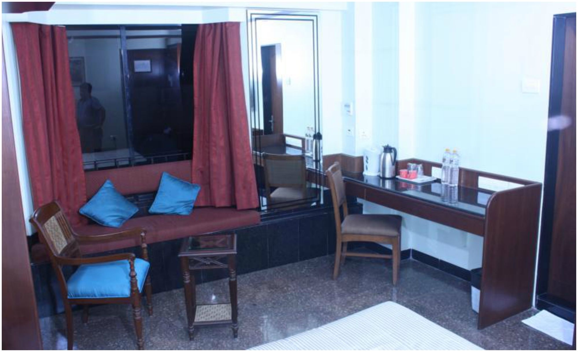 Фото Hotel Karl Residency