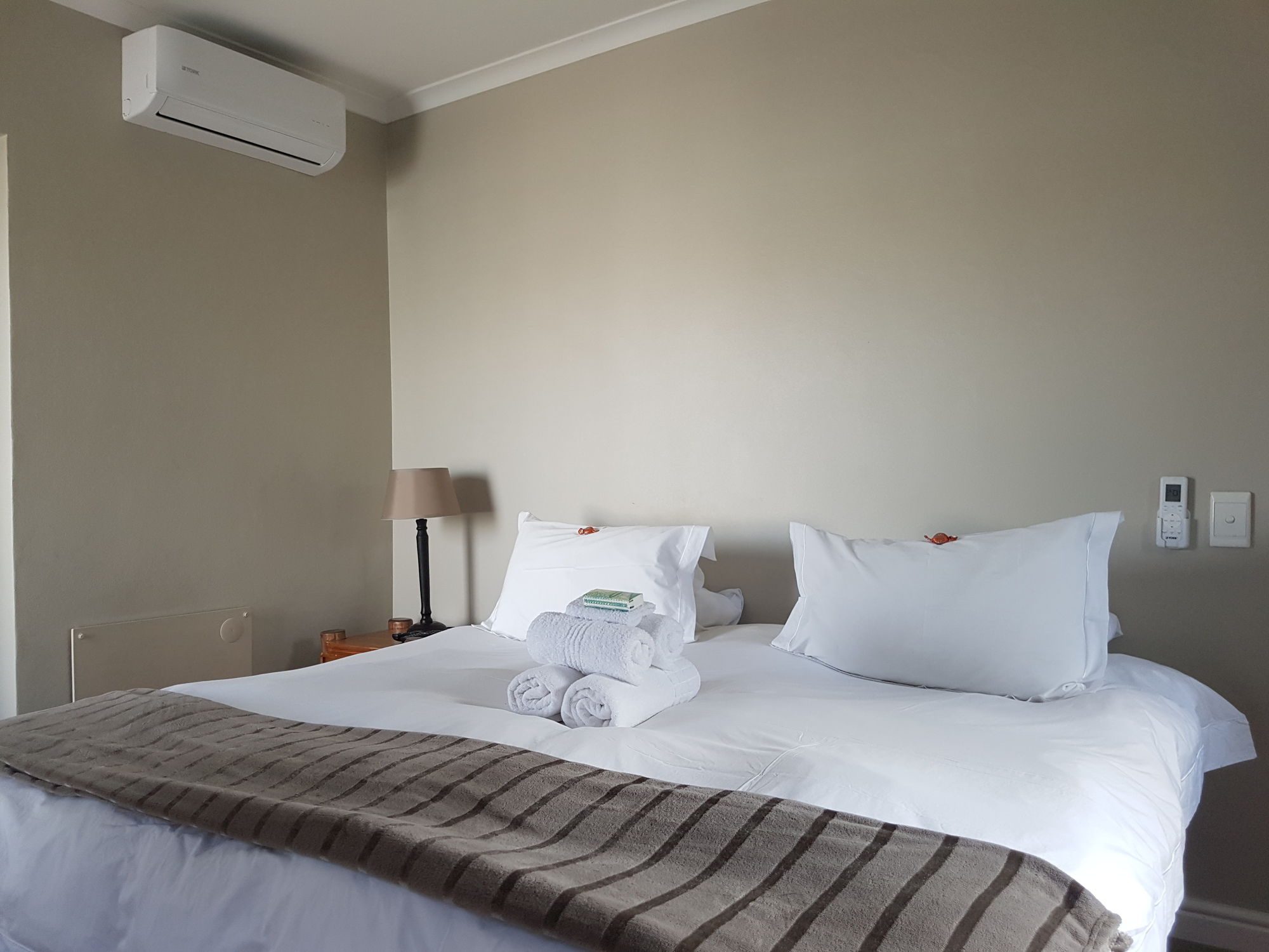 Фото Melkbosch Guesthouse