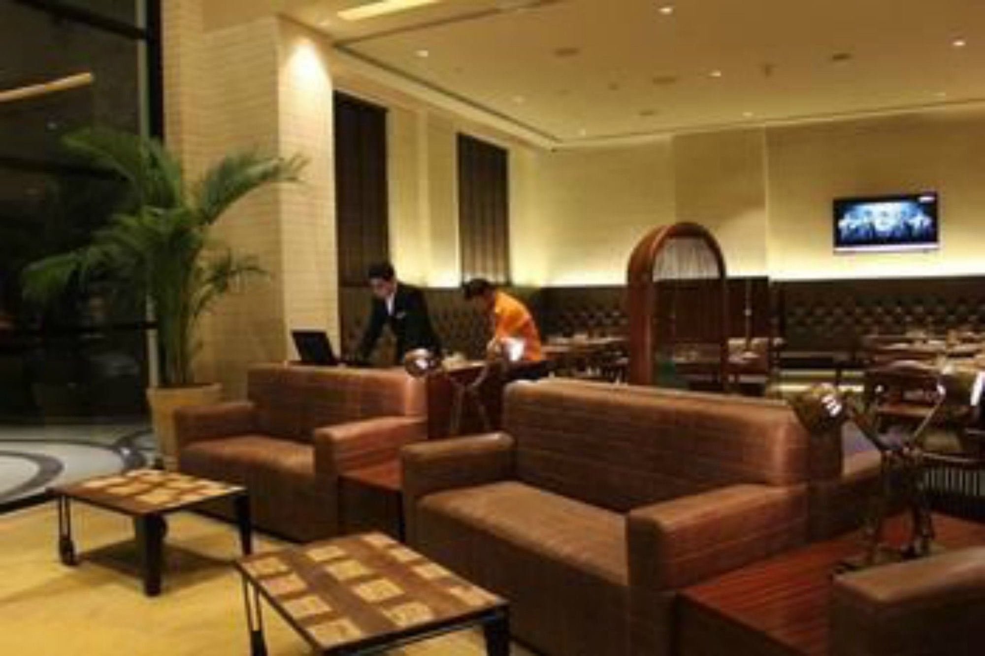 Фото Lemon Tree Premier City Center Gurugram