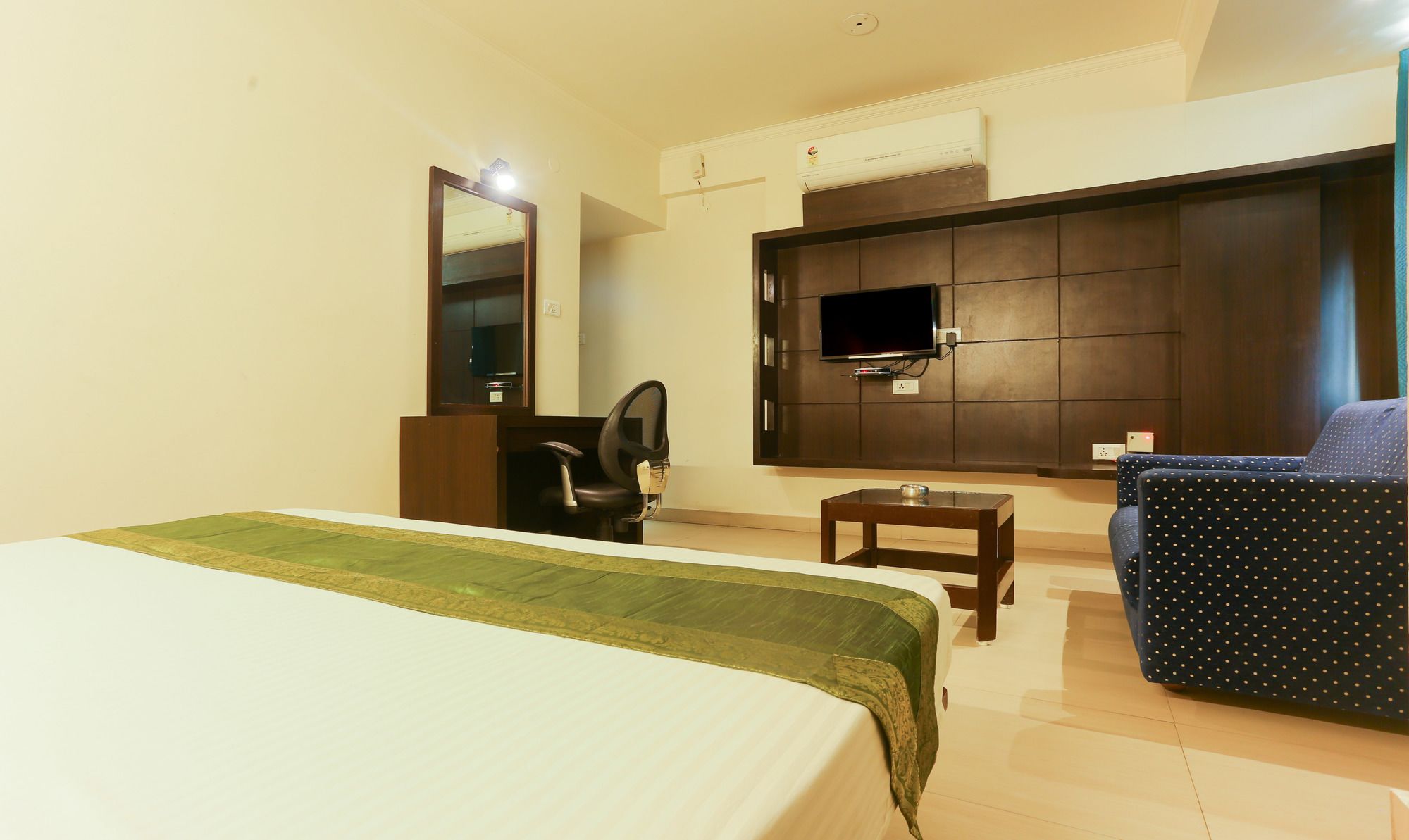 Фото Treebo Trend Natraj
