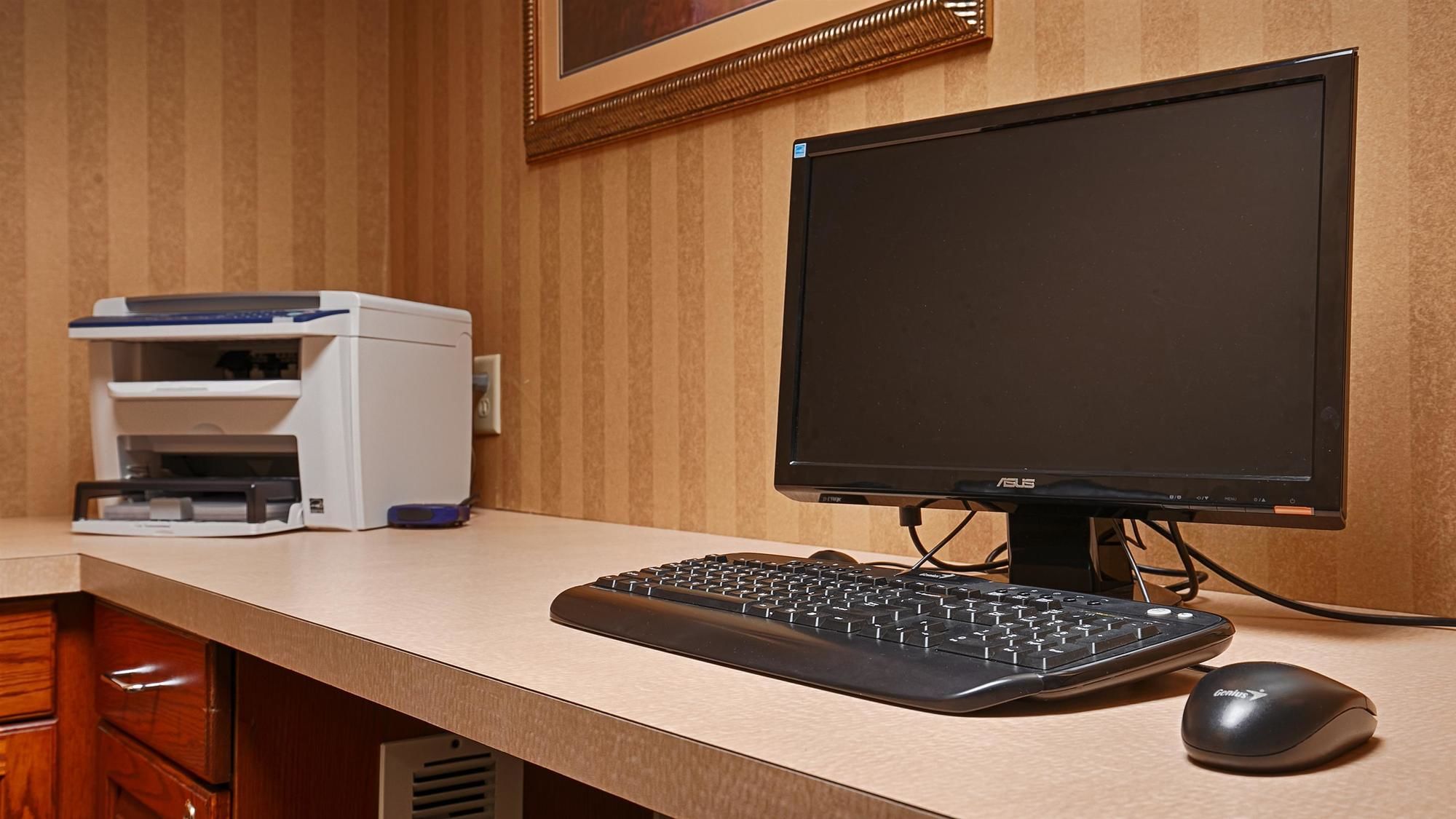 Фото Best Western Executive Inn & Suites