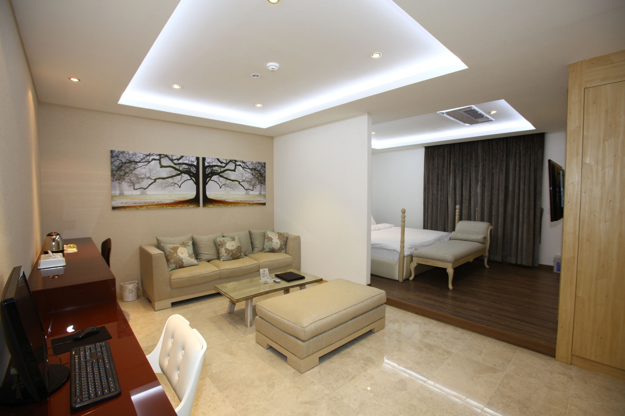 Фото Suwon Reve Hotel