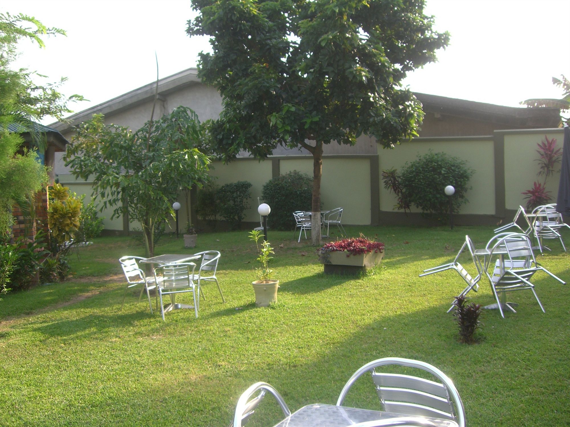 Фото Wadoma Royale Hotel