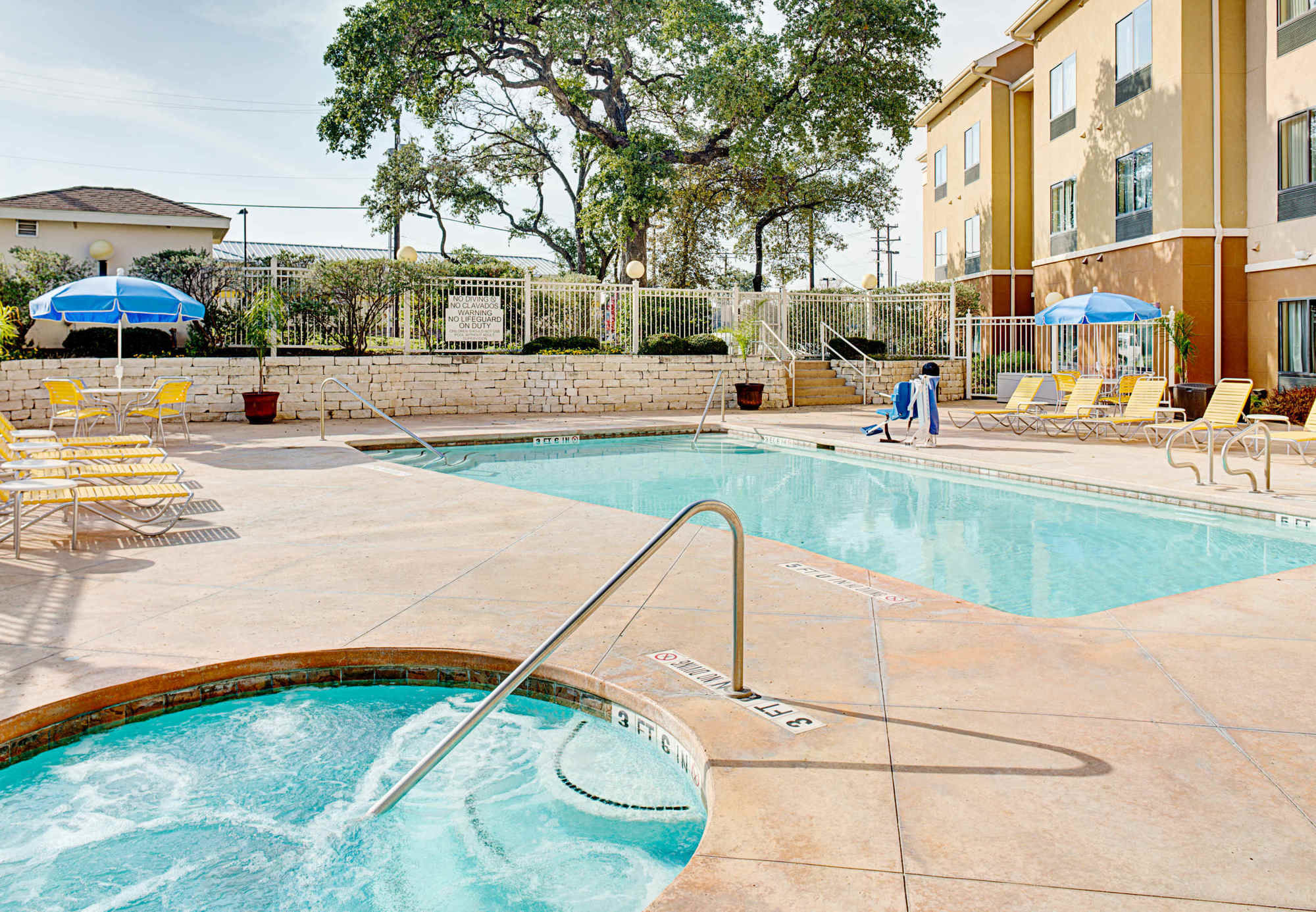 Фото Fairfield Inn & Suites by Marriott San Antonio Seaworld