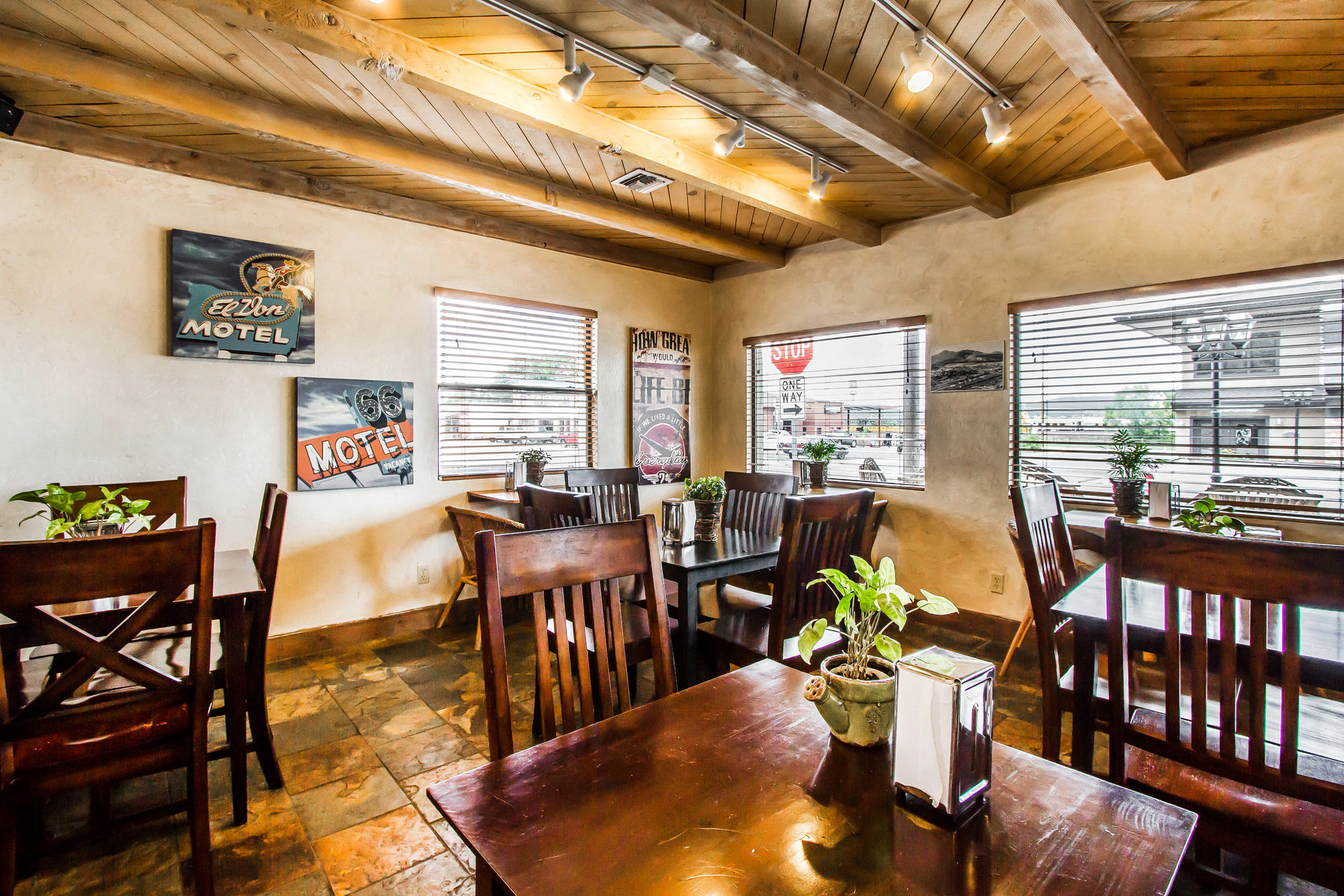 Фото Rodeway Inn & Suites Williams Downtowner - Rte 66