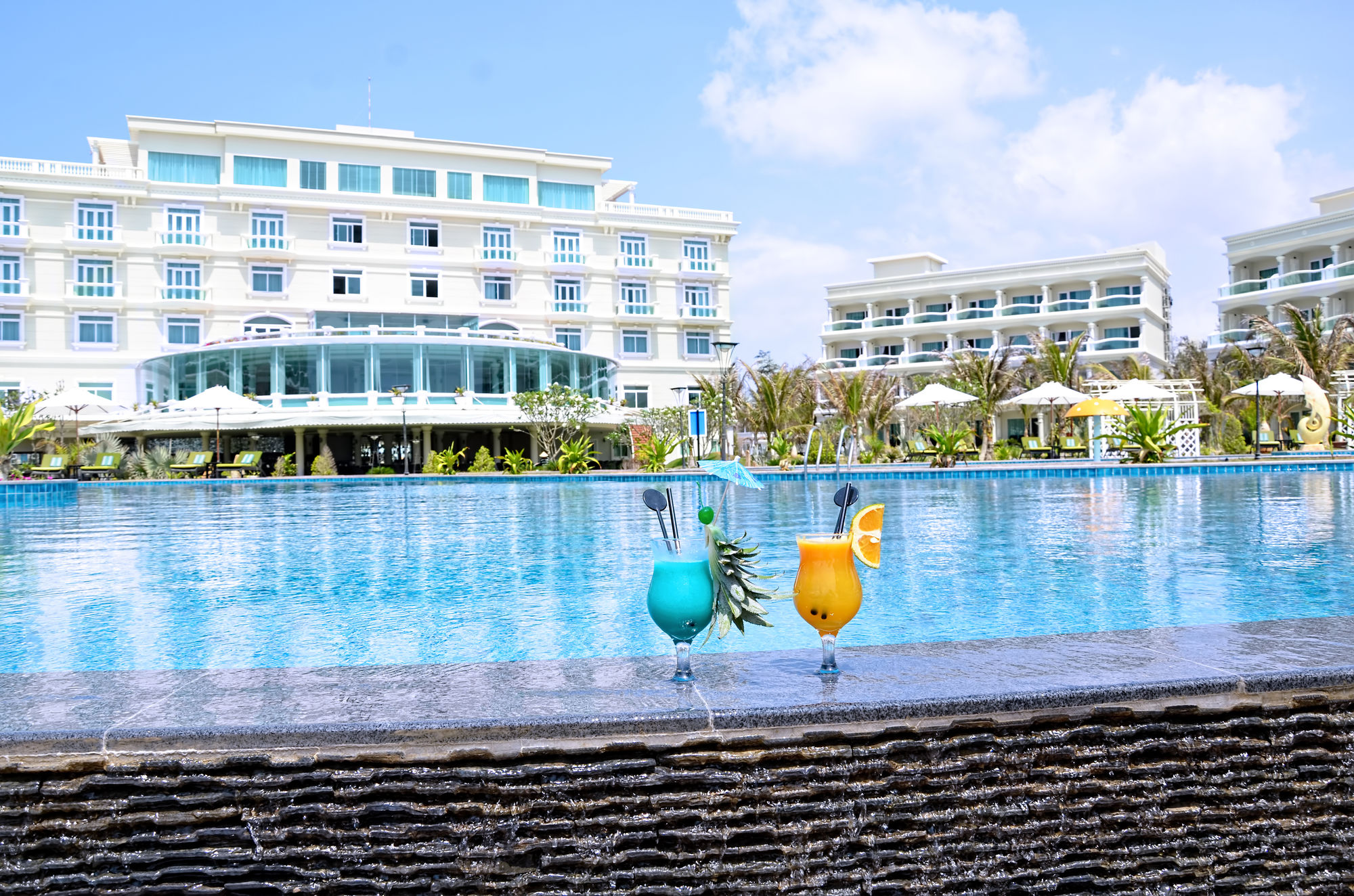 Фото The Sailing Bay Beach Resort