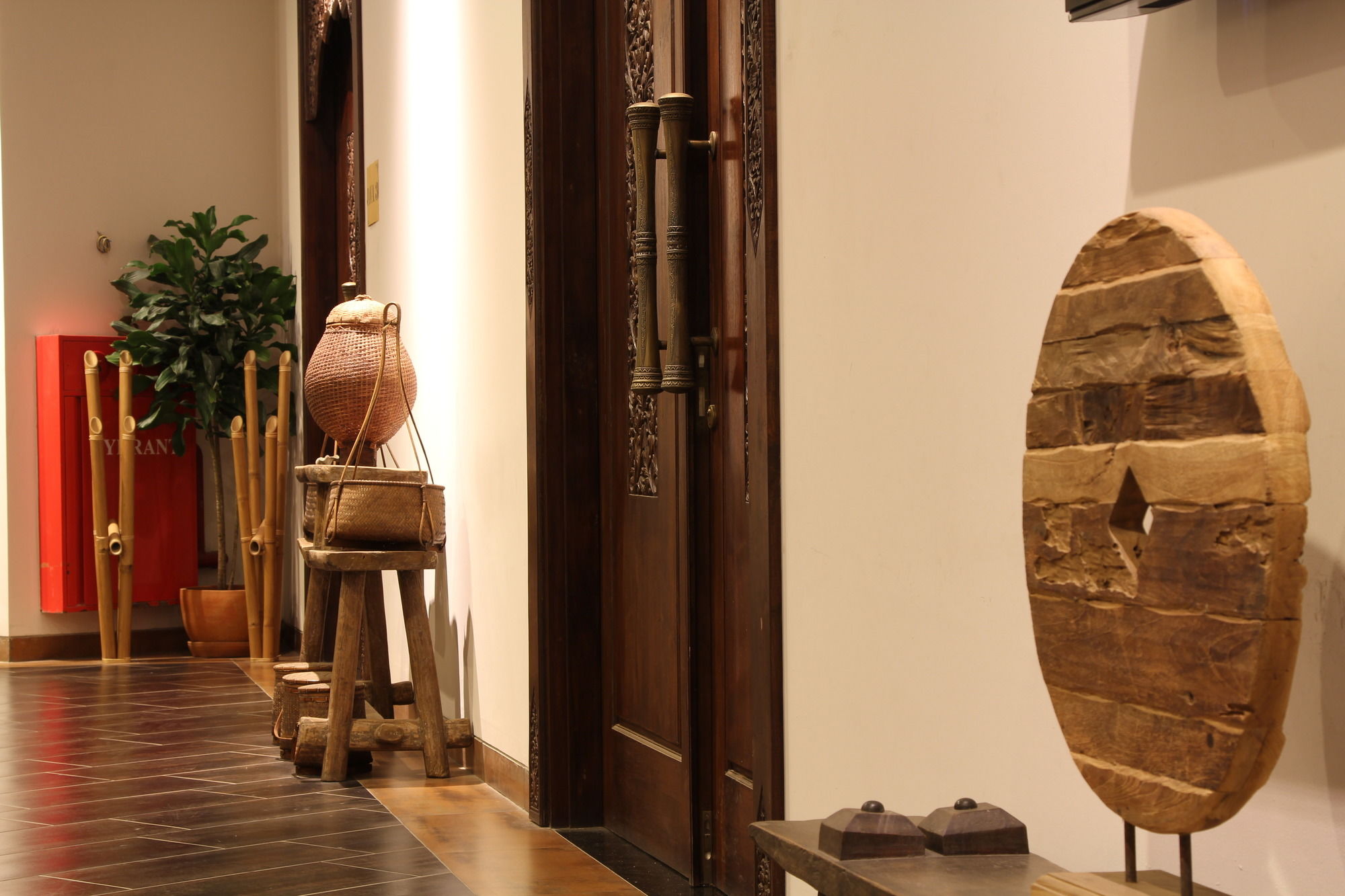 Фото Sukajadi Hotel and Gallery