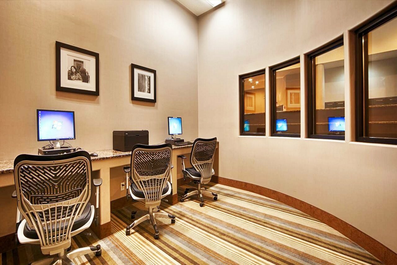 Фото Best Western Plus Lackland Hotel & Suites