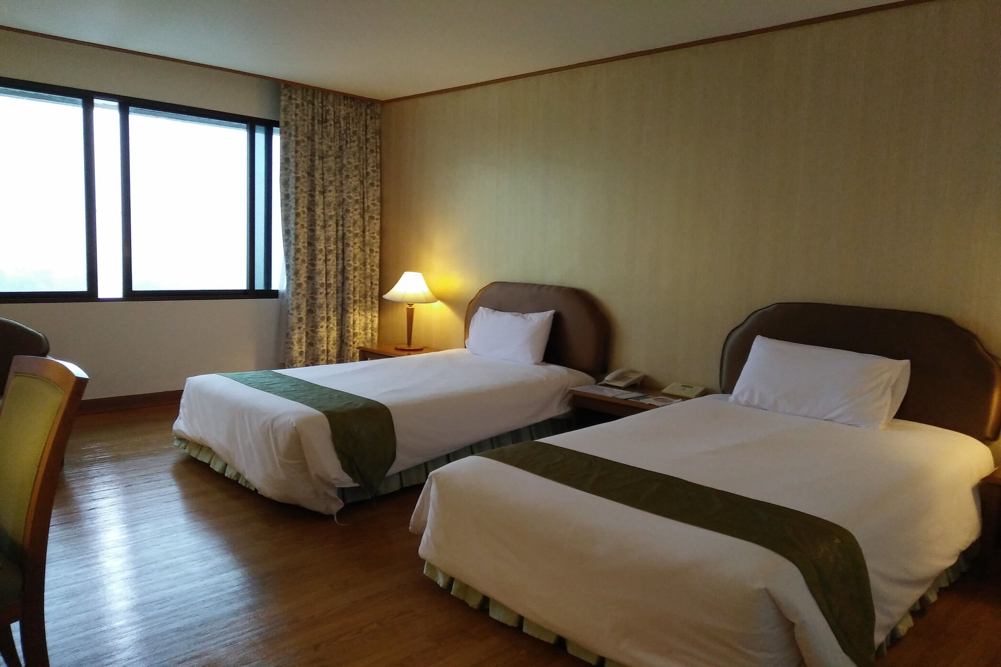 Фото Thumrin Thana Hotel