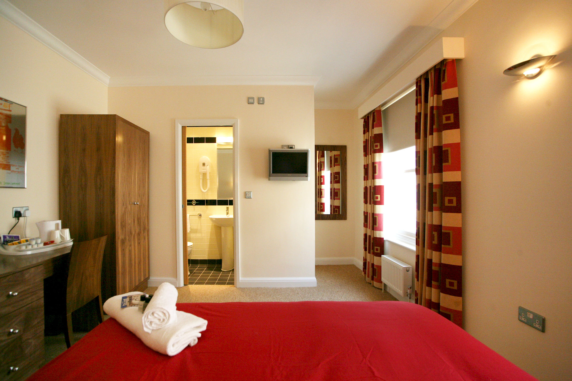 Фото Legends Hotel Brighton