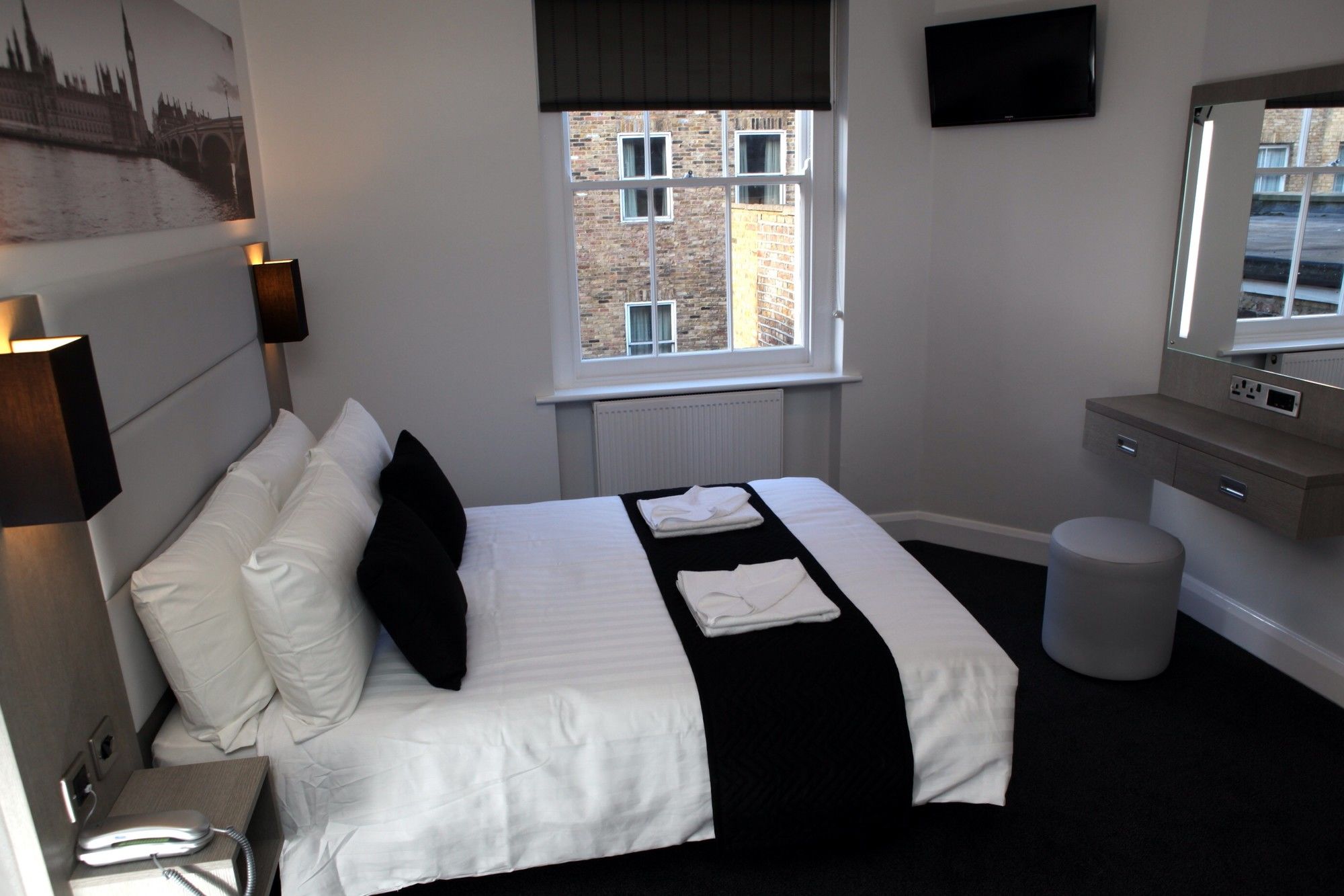 Фото The Omega Hotel