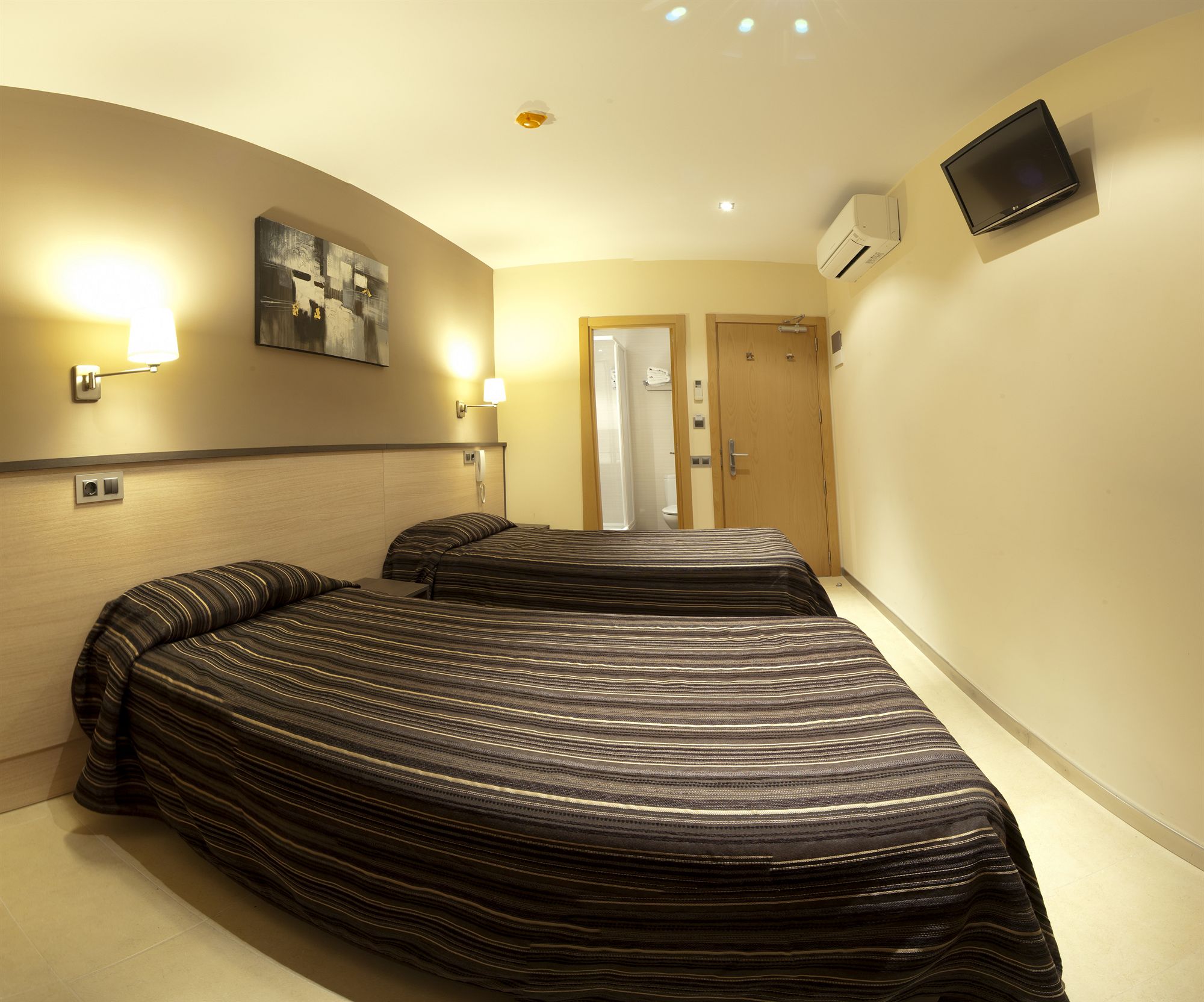 Фото Hostal Las Flores