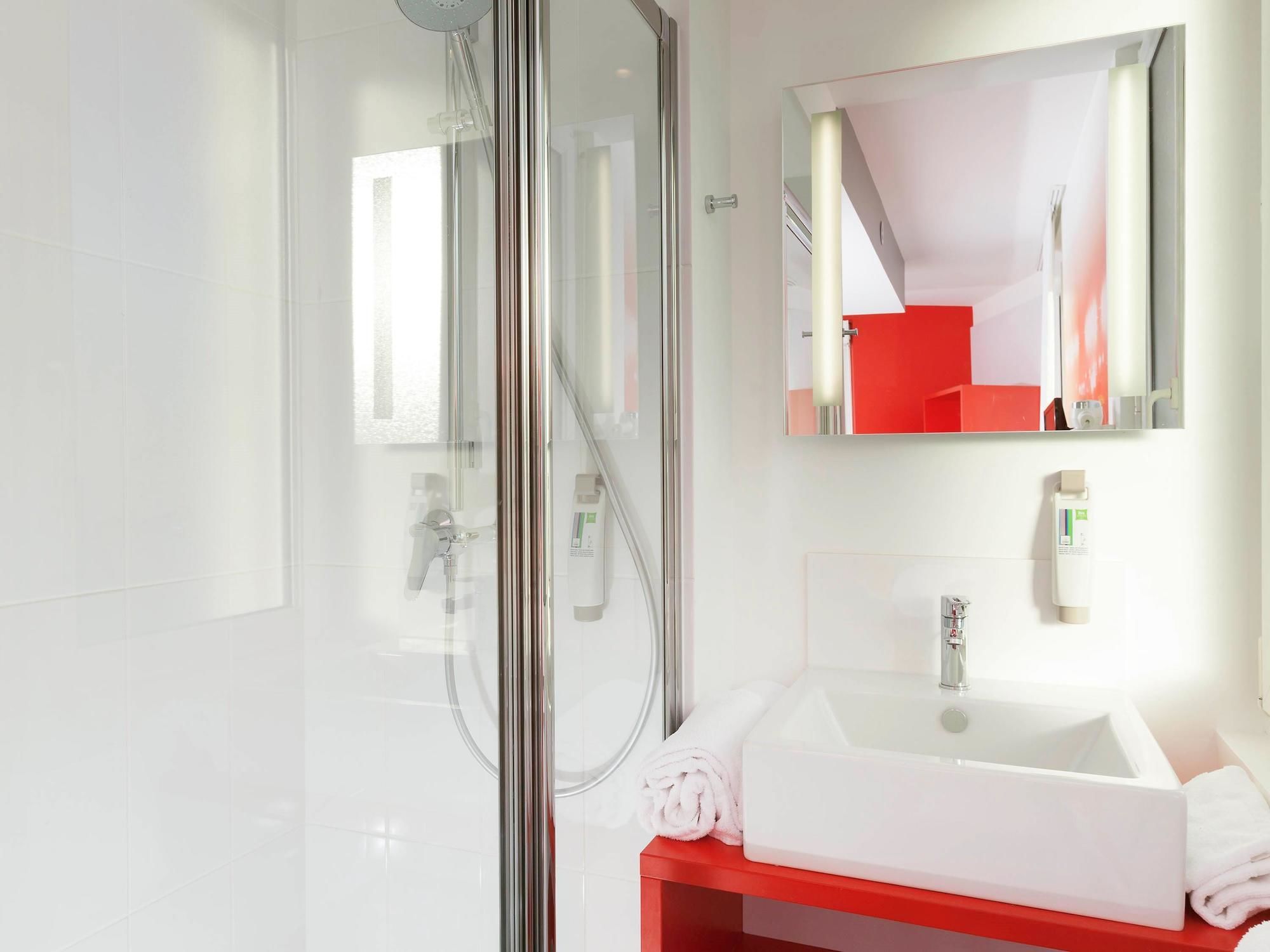 Фото Ibis Styles Vannes Gare Centre