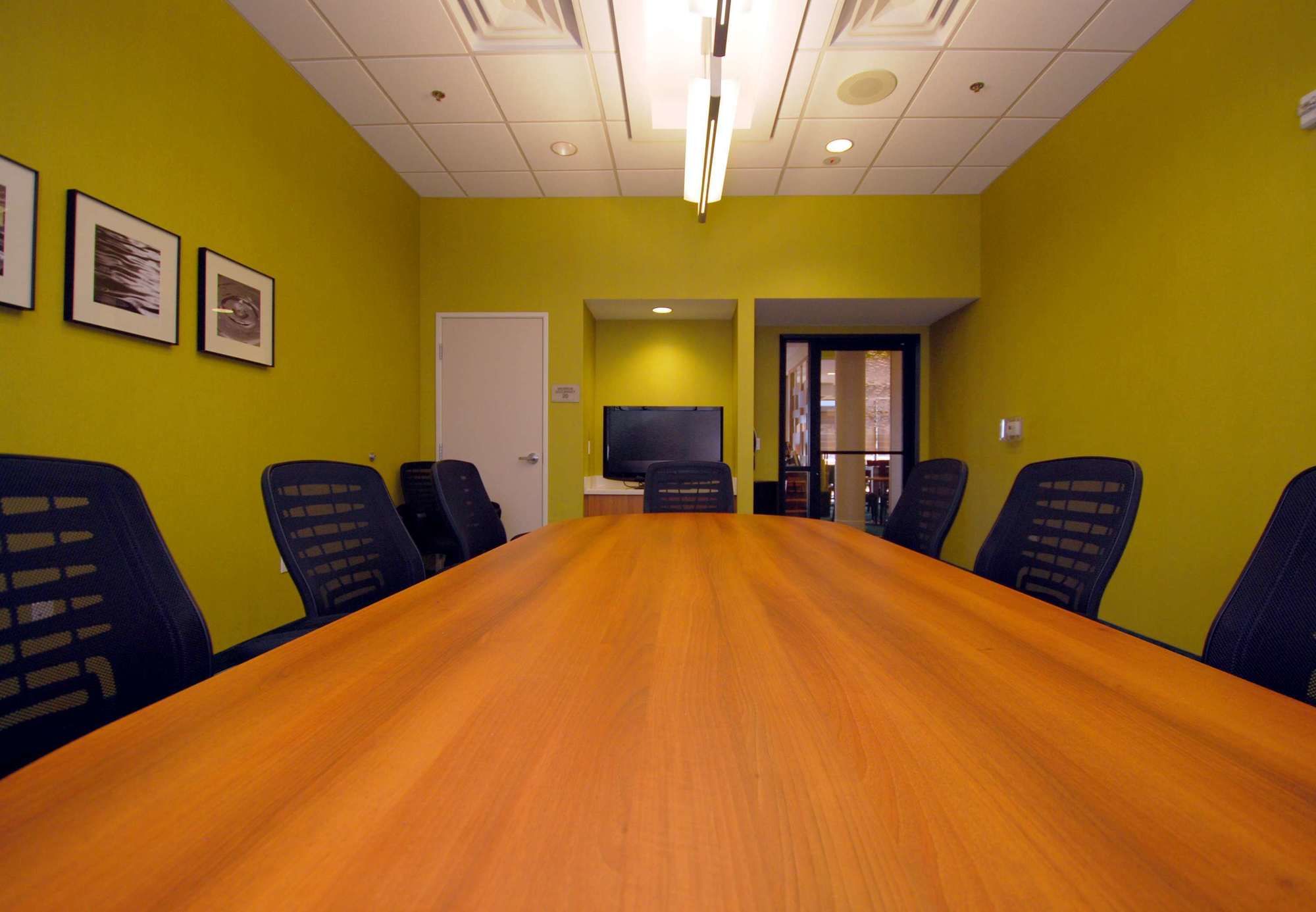 Фото SpringHill Suites Las Vegas North Speedway