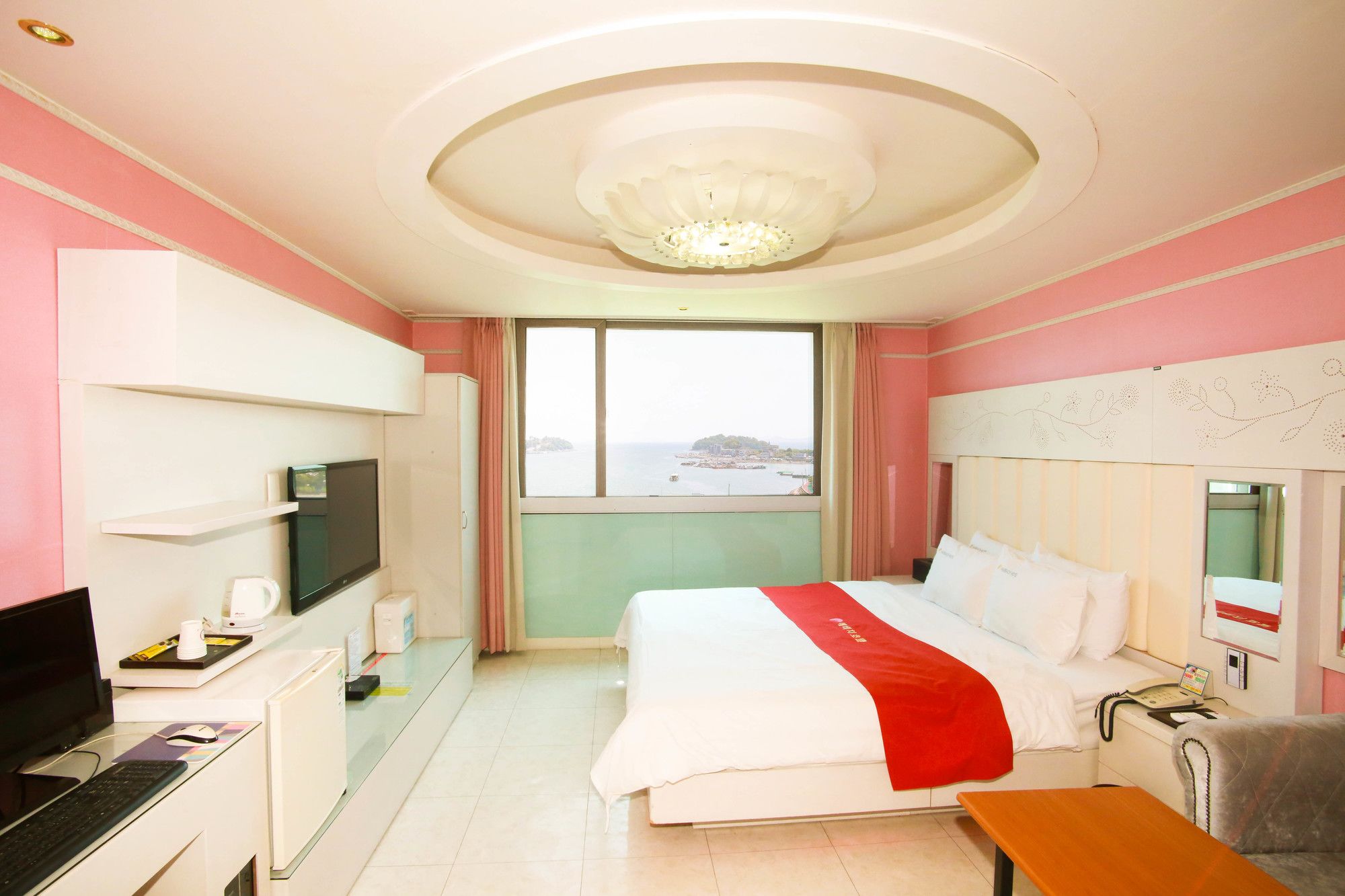 Фото Yeosu Beach Hotel
