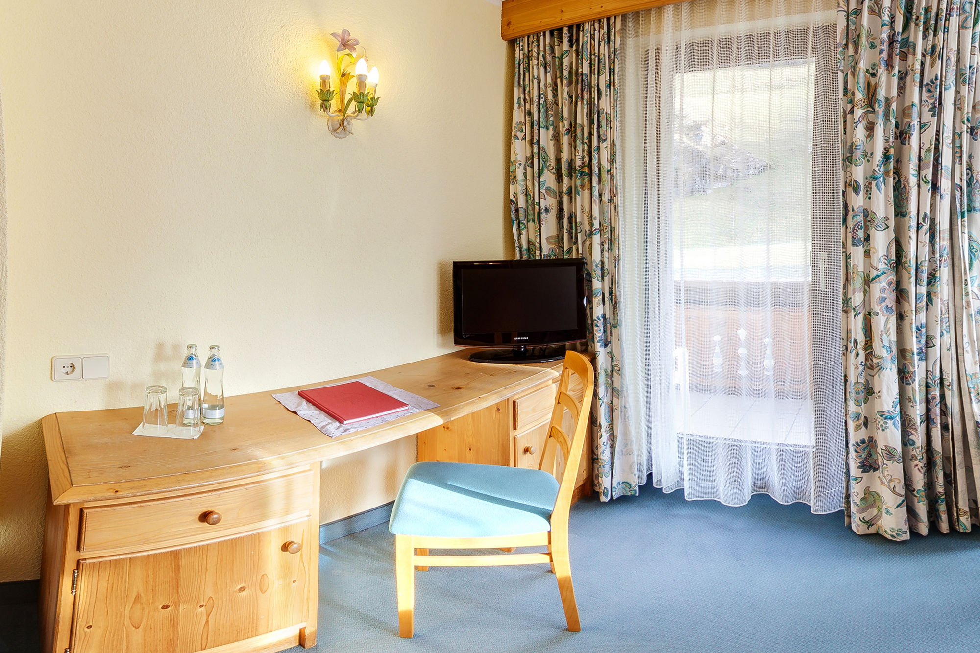 Фото Erhart Hotel