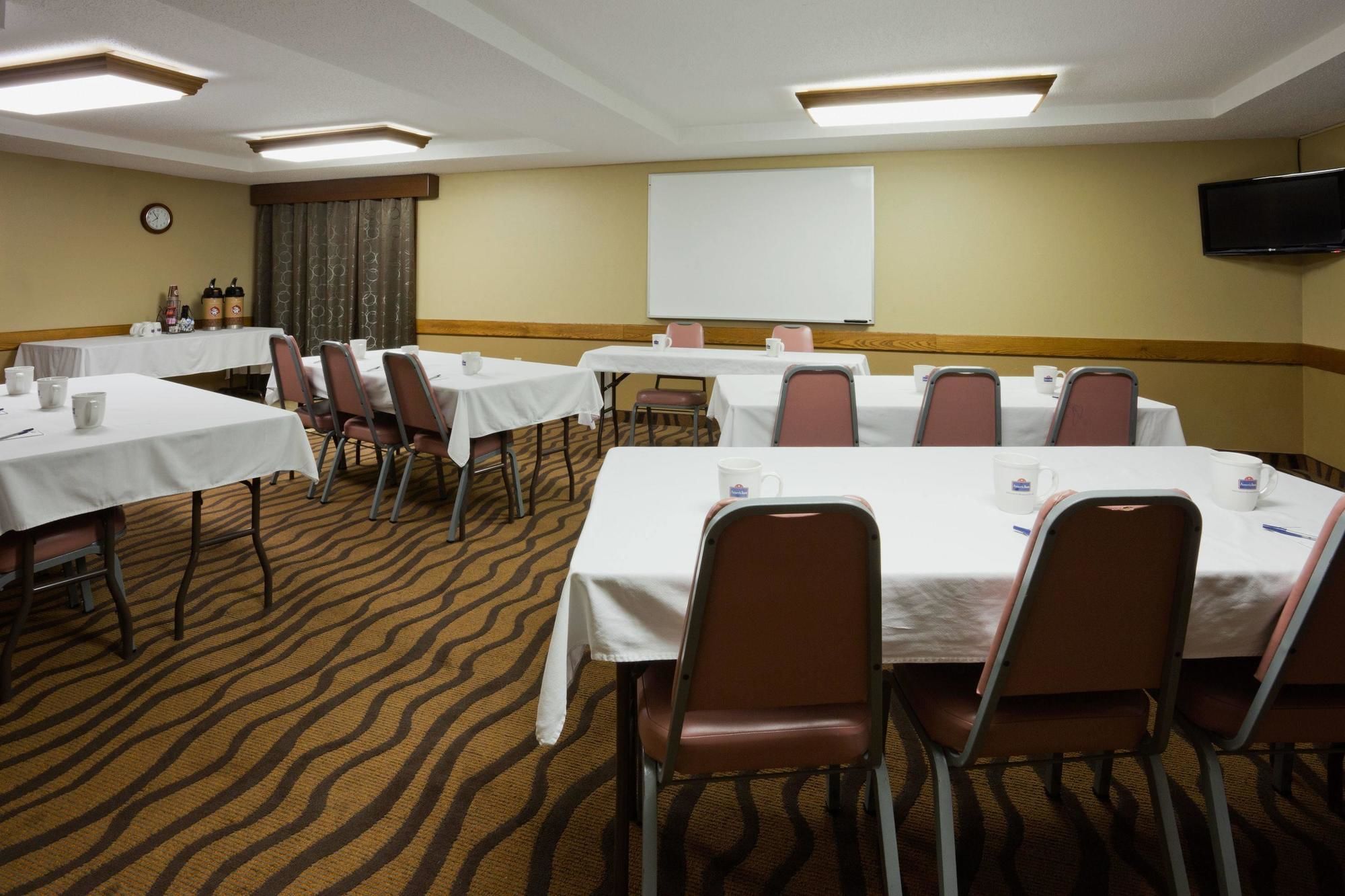 Фото AmericInn by Wyndham St. Cloud