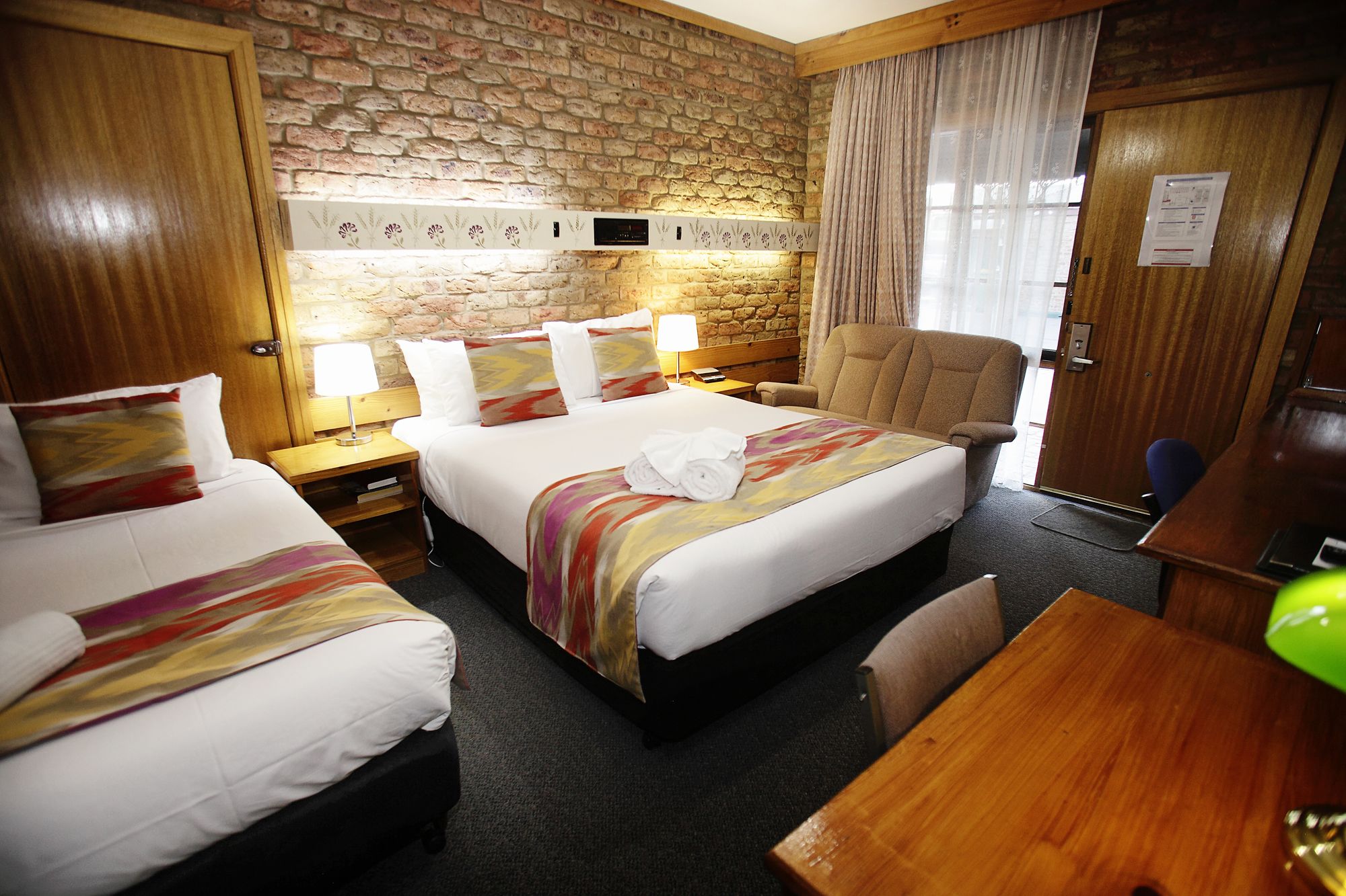 Фото The Settlement Historic Hotel