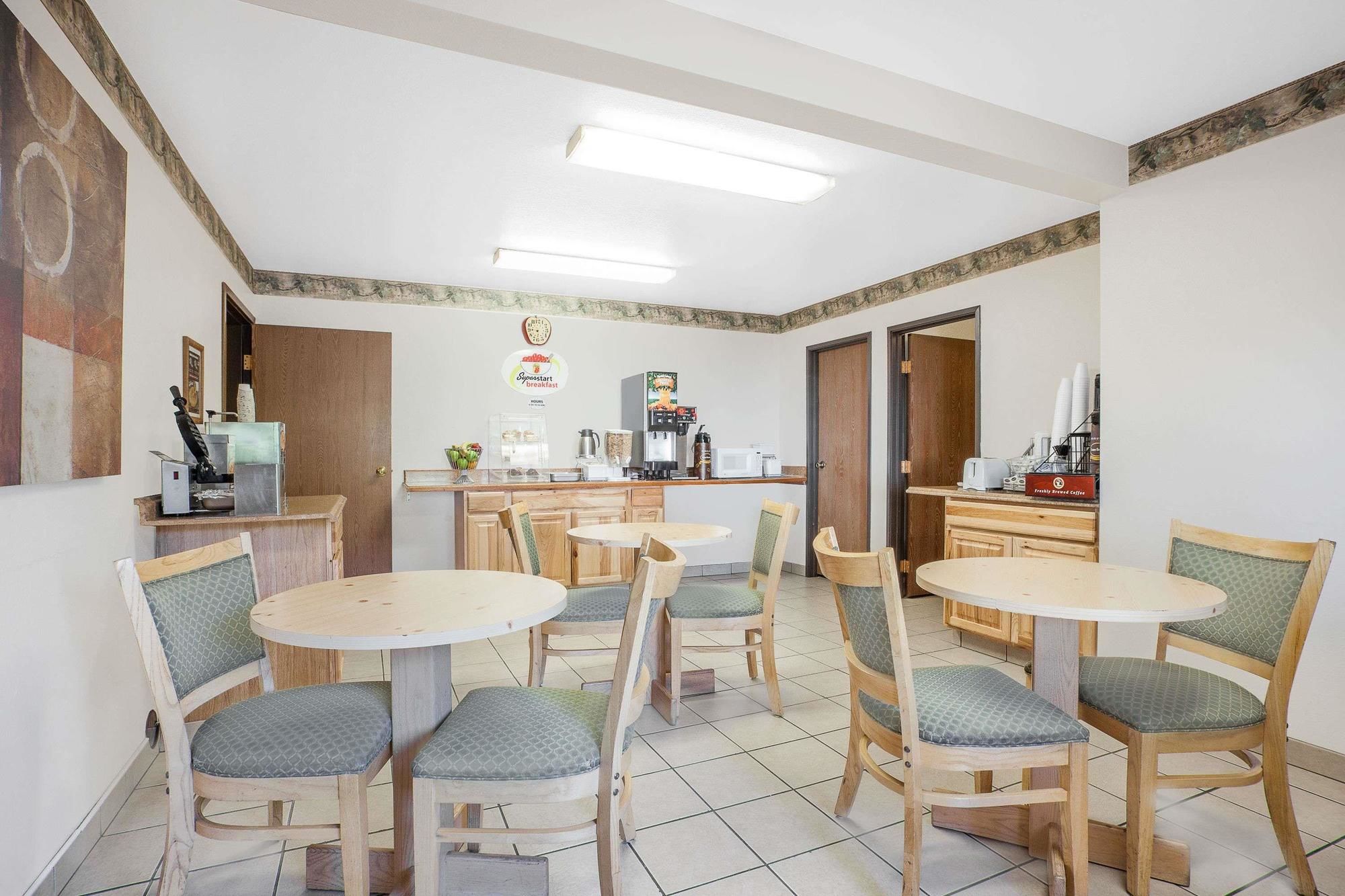 Фото Super 8 by Wyndham Moscow Pullman