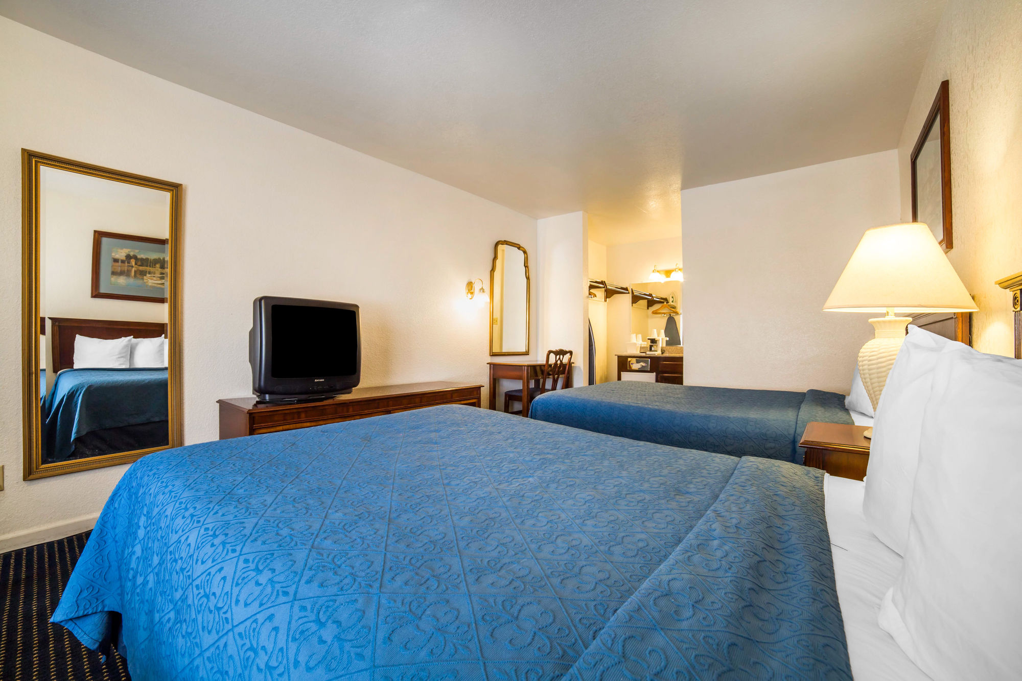 Фото Rodeway Inn at Nevada State Capitol