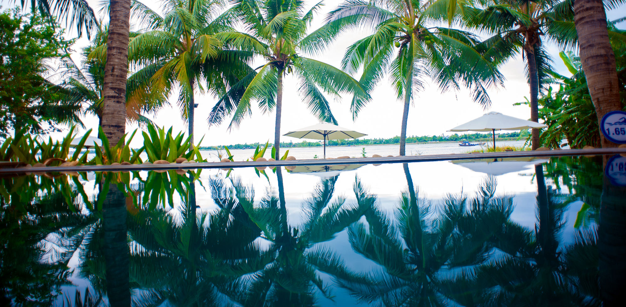 Фото Vinh Hung Riverside Resort & SPA