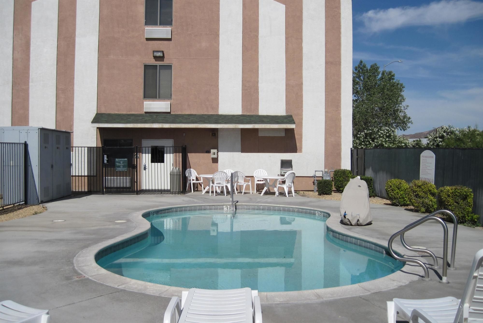 Фото Travelodge by Wyndham Yermo