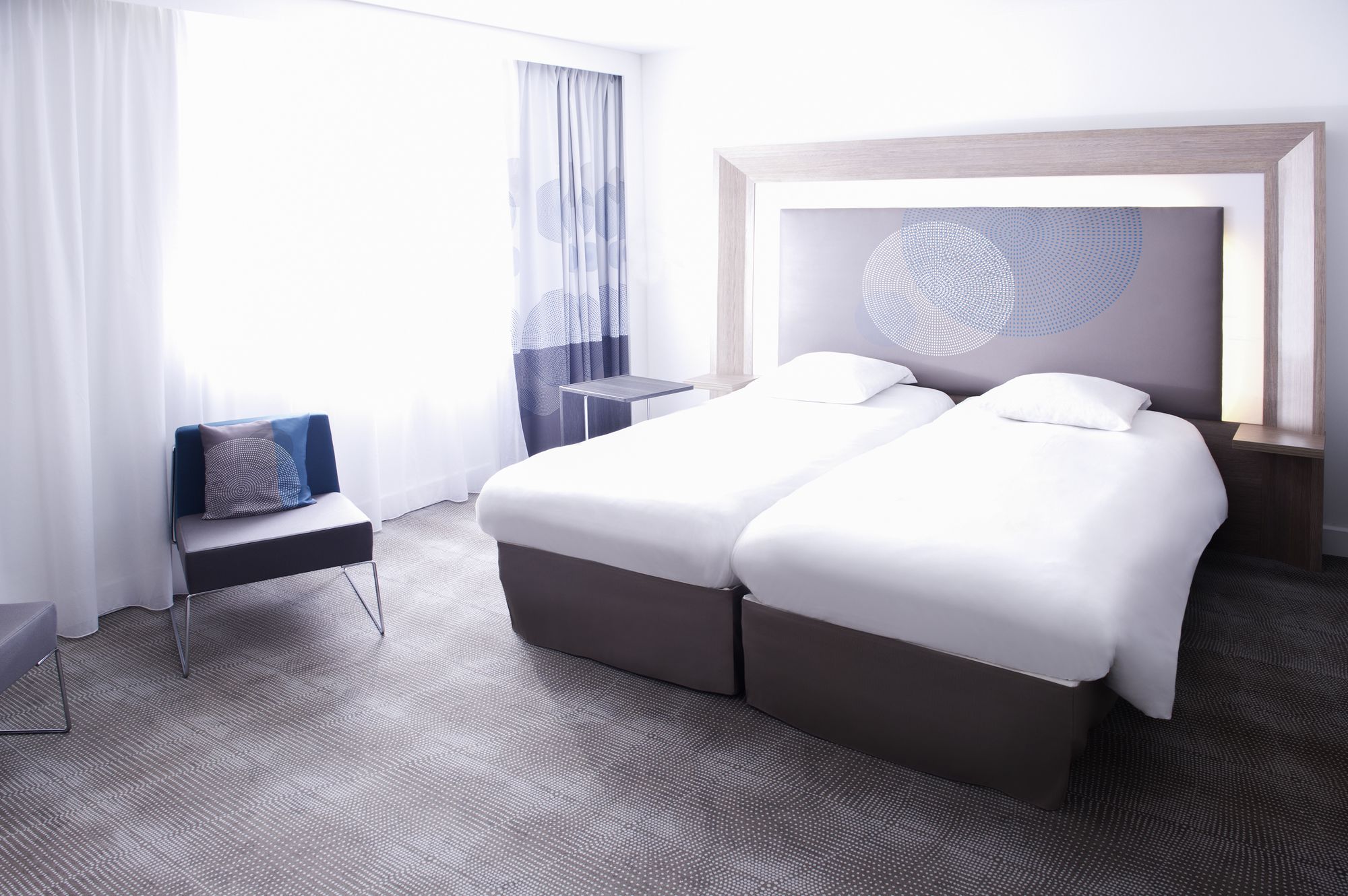 Фото Novotel Lyon Centre Confluence Bord de Saone