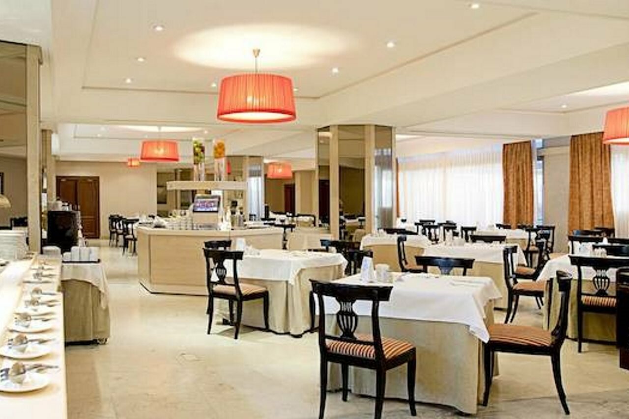 Фото Hesperia Sevilla