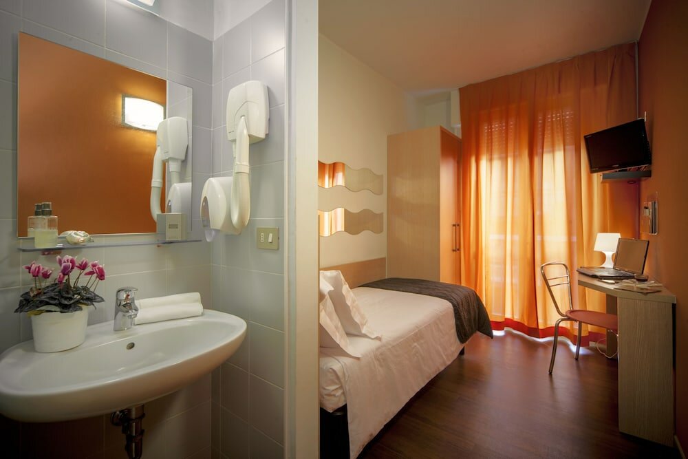 Фото Polo Younique Hotel