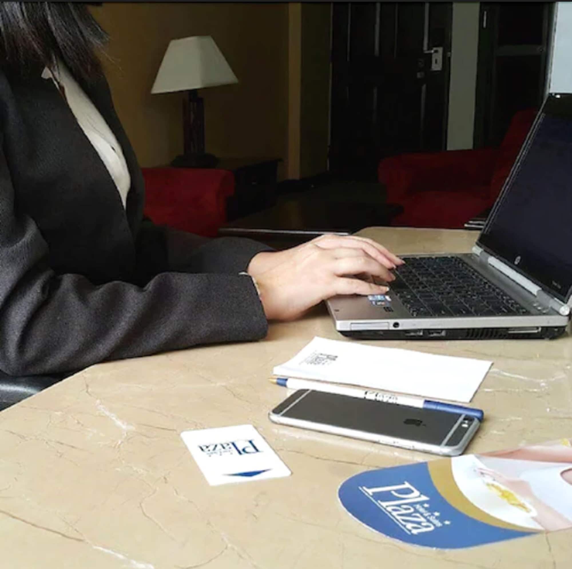 Фото Plaza Hotel and Suites