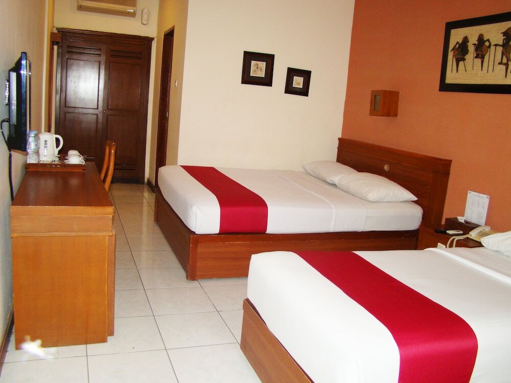 Фото Sukajadi Hotel