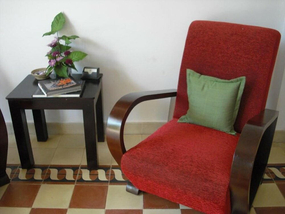 Фото The Columns Hotel