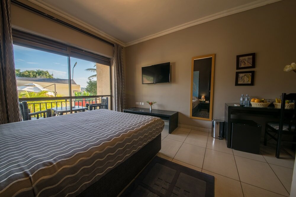 Фото Dolphin Suites