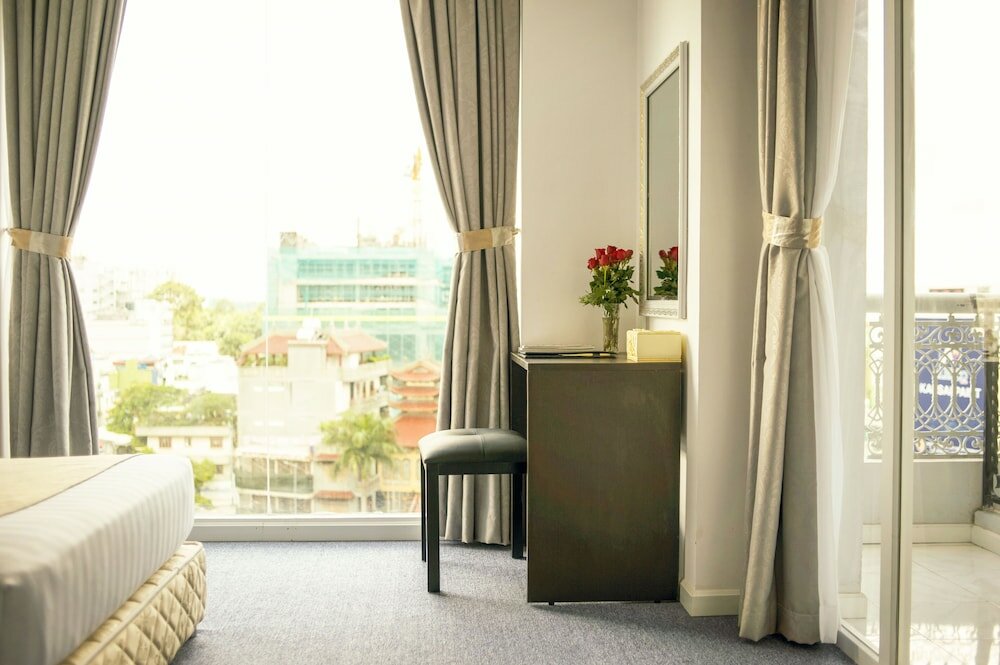 Фото Golden Crown Hotel